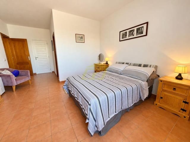 4 soveværelse Villa til salg i Playa Blanca, Yaiza med swimmingpool garage - € 565.000 (Ref: 10160882)