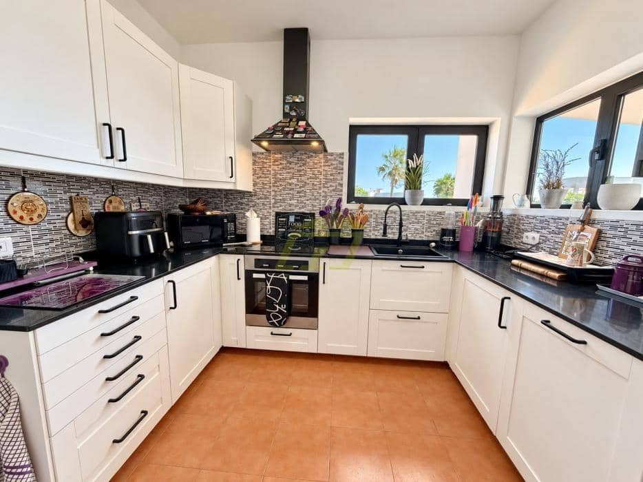 4 bedroom Villa for sale in Playa Blanca with pool garage - € 565,000 (Ref: 10160882)