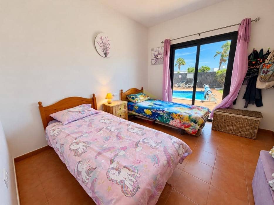4 bedroom Villa for sale in Playa Blanca with pool garage - € 565,000 (Ref: 10160882)