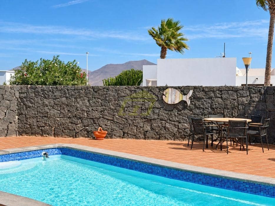 4 bedroom Villa for sale in Playa Blanca with pool garage - € 565,000 (Ref: 10160882)