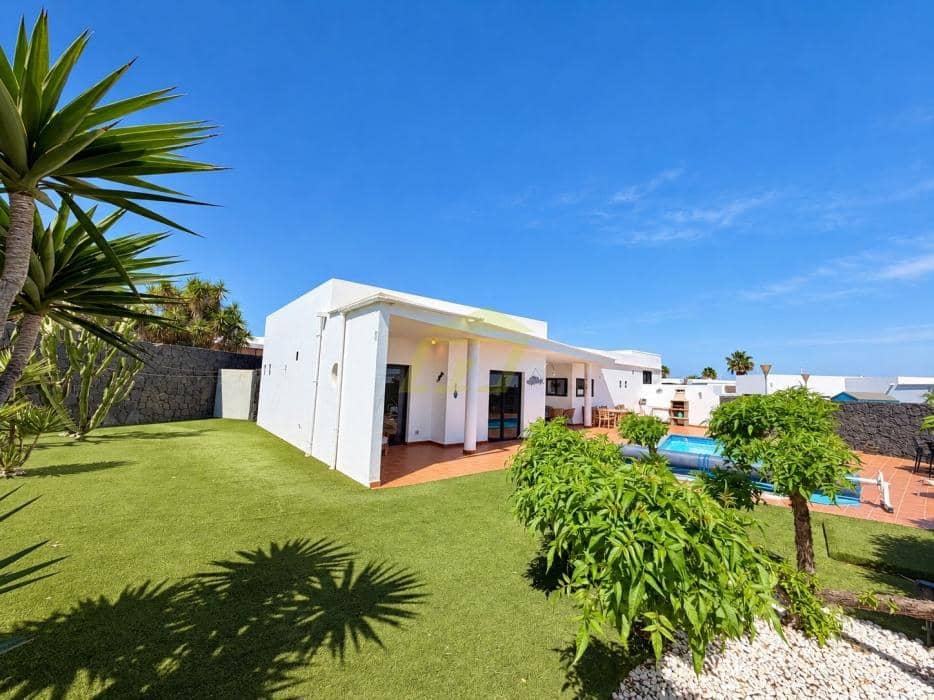 4 bedroom Villa for sale in Playa Blanca with pool garage - € 565,000 (Ref: 10160882)