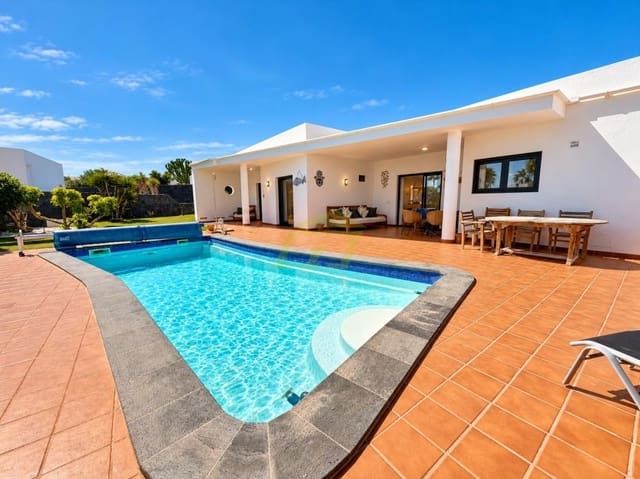 4 soveværelse Villa til salg i Playa Blanca, Yaiza med swimmingpool garage - € 565.000 (Ref: 10160882)