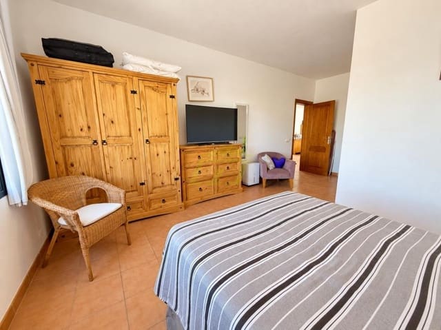 4 soveværelse Villa til salg i Playa Blanca, Yaiza med swimmingpool garage - € 565.000 (Ref: 10160882)