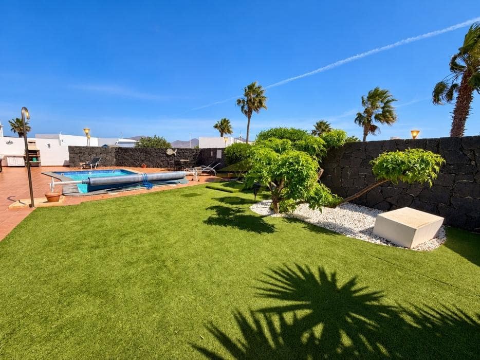 4 bedroom Villa for sale in Playa Blanca with pool garage - € 565,000 (Ref: 10160882)