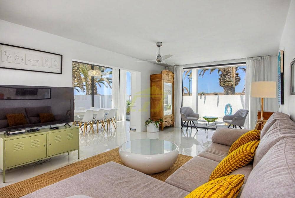 Chalet de 4 habitaciones en Costa Teguise en venta con piscina garaje - 875.000 € (Ref: 10160883)