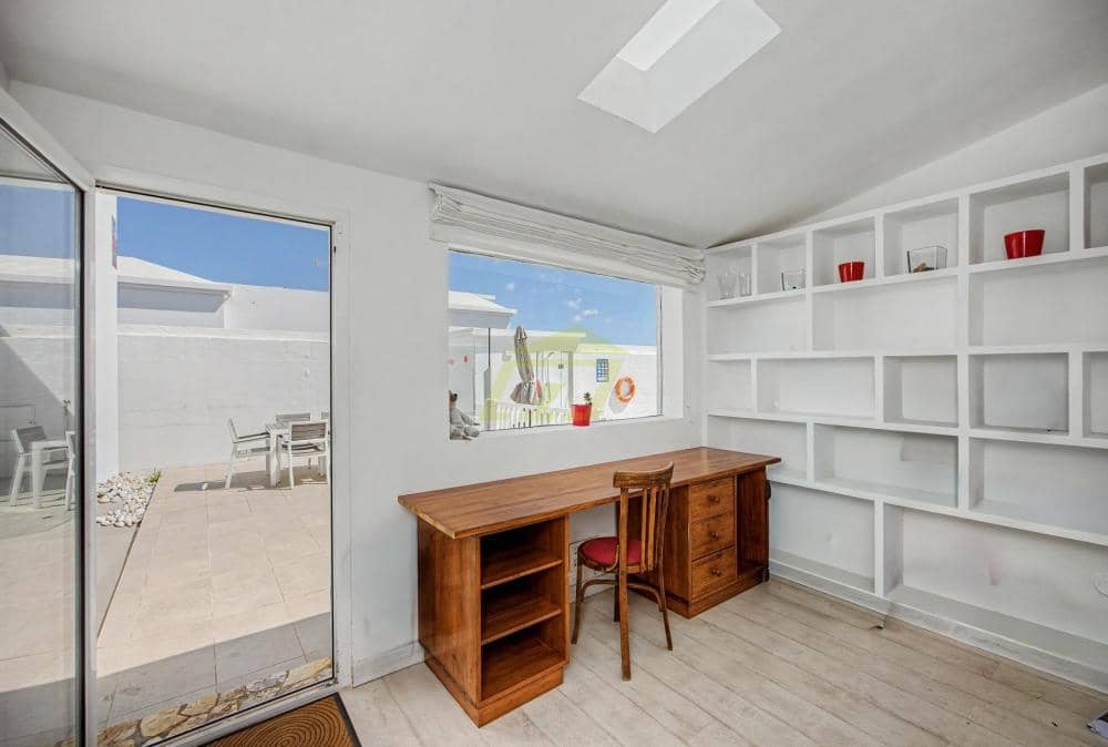 Chalet de 4 habitaciones en Costa Teguise en venta con piscina garaje - 875.000 € (Ref: 10160883)