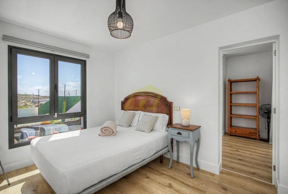 Chalet de 4 habitaciones en Costa Teguise en venta con piscina garaje - 875.000 € (Ref: 10160883)