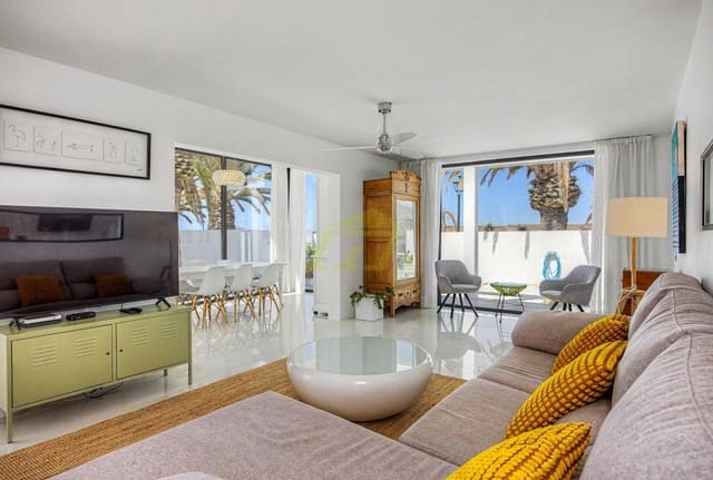 4 makuuhuone Huvila myytävänä paikassa Costa Teguise, Teguise mukana uima-altaan 
autotalli - 875 000 € (Ref: 10160883)