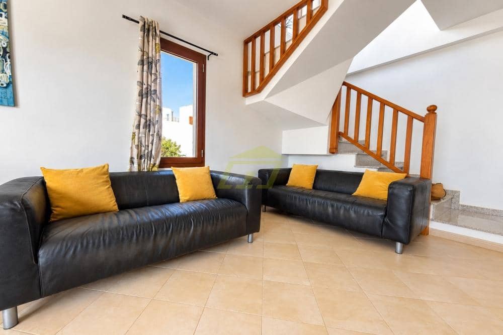 3 bedroom Villa for sale in Puerto del Carmen with pool garage - € 395,000 (Ref: 10164093)