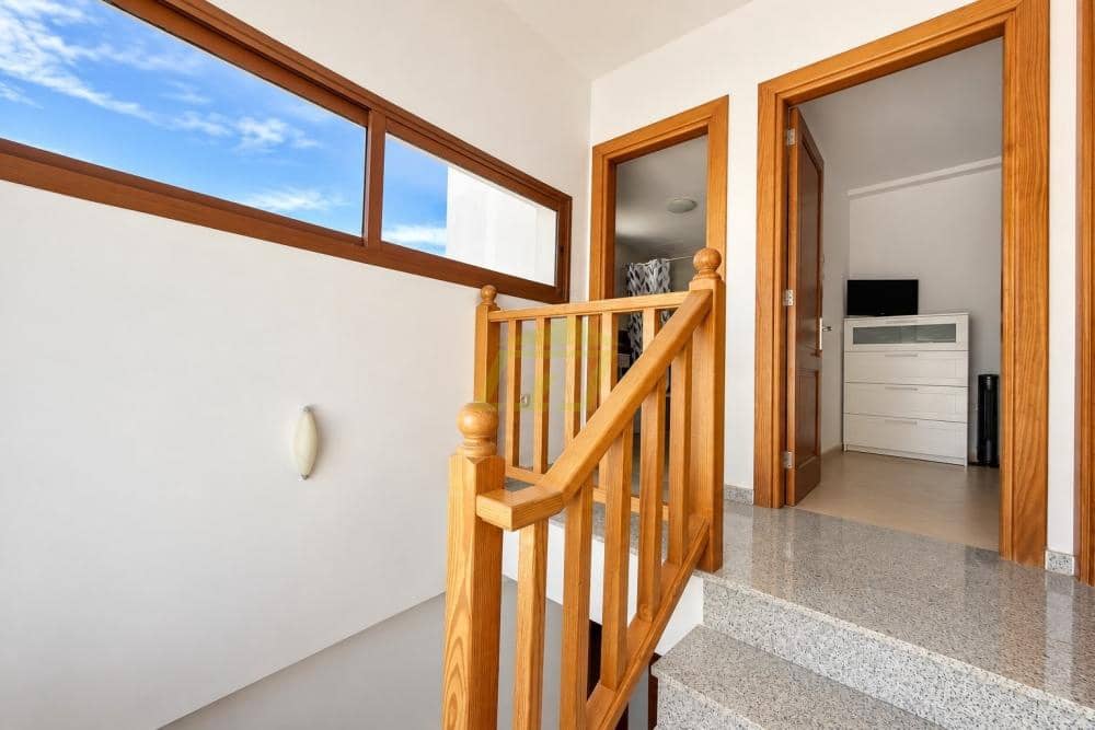 3 bedroom Villa for sale in Puerto del Carmen with pool garage - € 395,000 (Ref: 10164093)