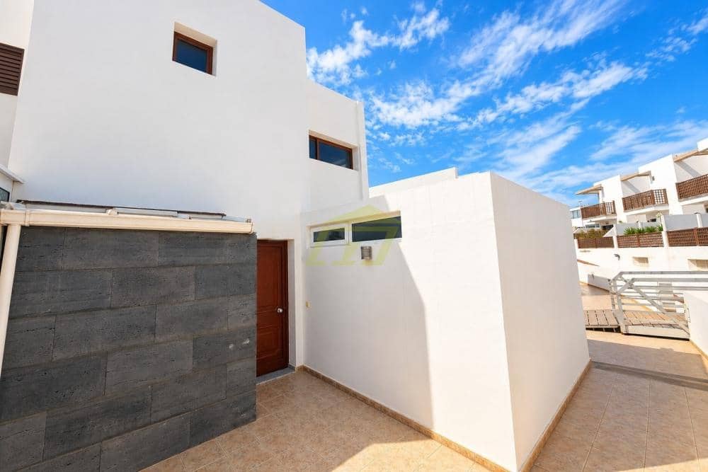 3 bedroom Villa for sale in Puerto del Carmen with pool garage - € 395,000 (Ref: 10164093)
