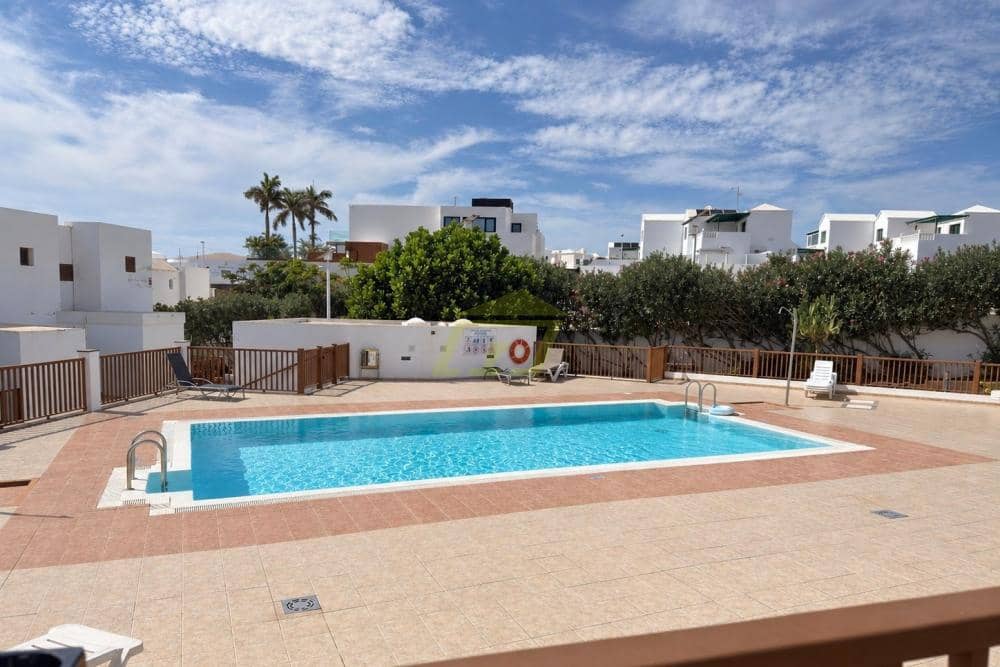 3 bedroom Villa for sale in Puerto del Carmen with pool garage - € 395,000 (Ref: 10164093)