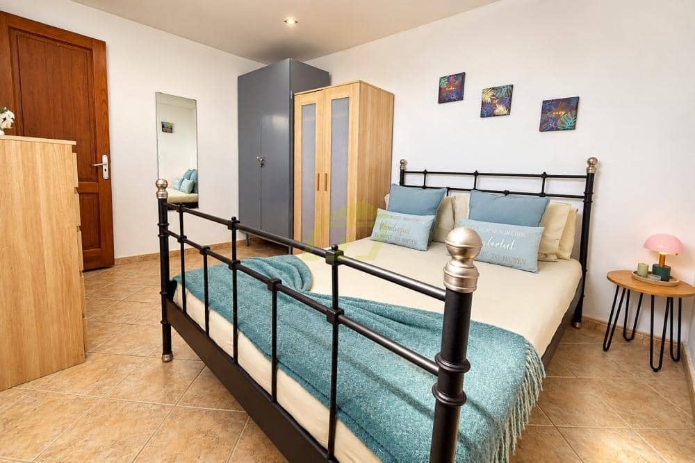 3 bedroom Villa for sale in Puerto del Carmen with pool garage - € 395,000 (Ref: 10164093)