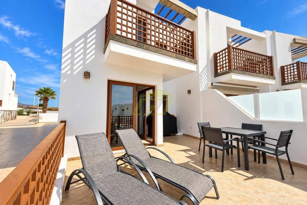 3 bedroom Villa for sale in Puerto del Carmen with pool garage - € 395,000 (Ref: 10164093)