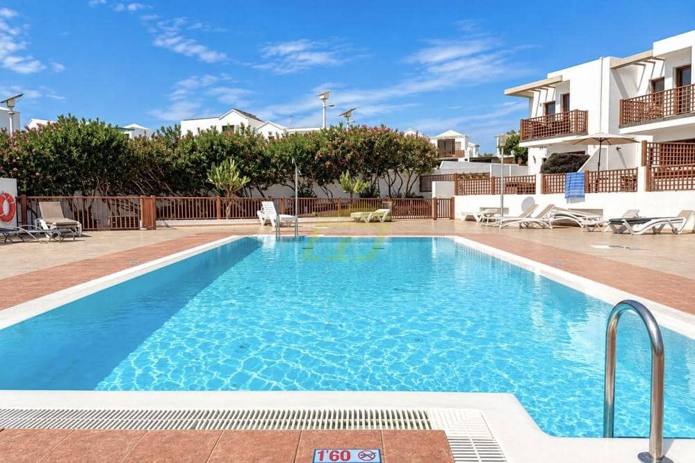 3 bedroom Villa for sale in Puerto del Carmen with pool garage - € 395,000 (Ref: 10164093)