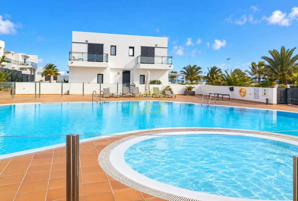 3 bedroom Villa for sale in Costa Teguise with pool garage - € 449,000 (Ref: 10164094)