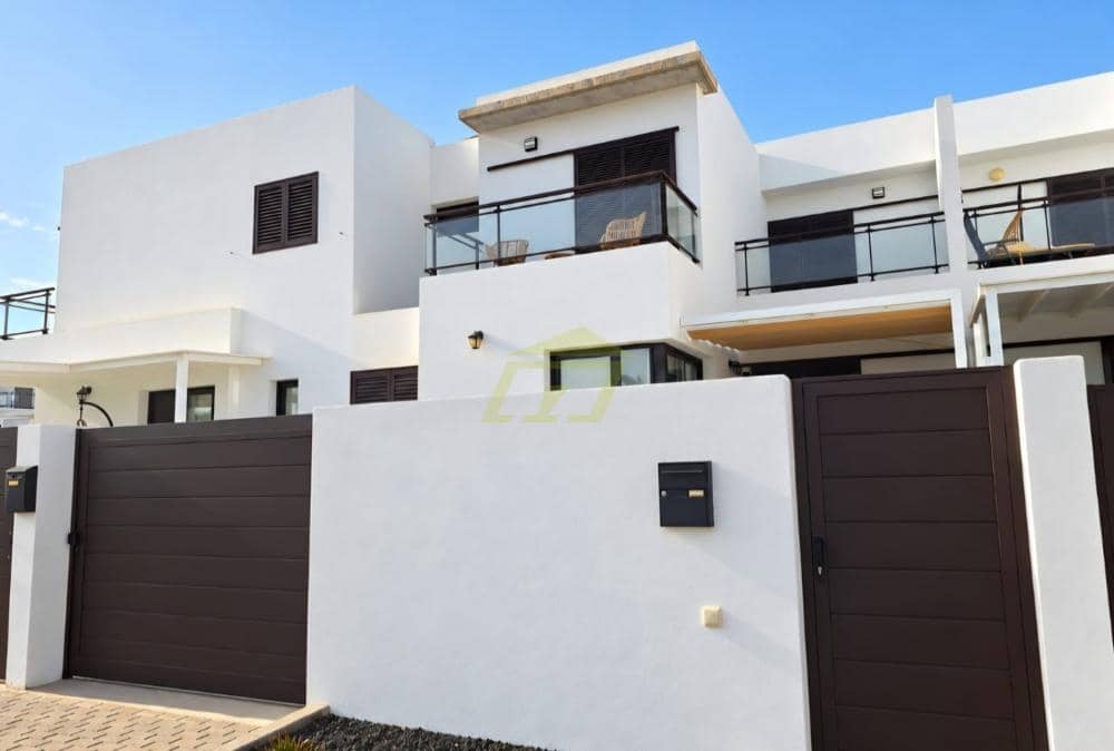 3 bedroom Villa for sale in Costa Teguise with pool garage - € 449,000 (Ref: 10164094)