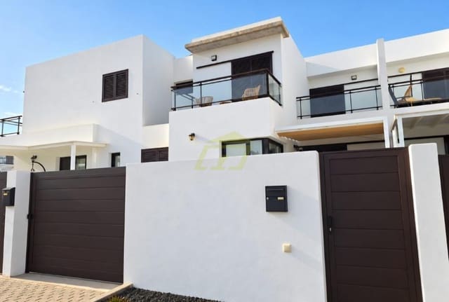 3 slaapkamer Villa te koop in Costa Teguise, Teguise met zwembad garage - € 449.000 (Ref: 10164094)