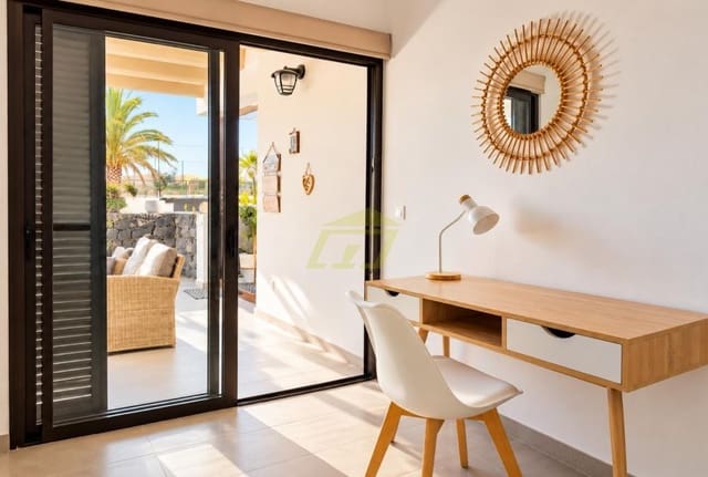 3 slaapkamer Villa te koop in Costa Teguise, Teguise met zwembad garage - € 449.000 (Ref: 10164094)