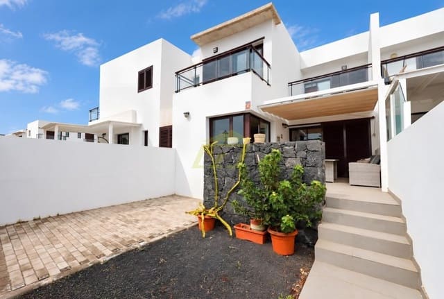 3 bedroom Villa for sale in Costa Teguise, Teguise with pool garage - € 449,000 (Ref: 10164094)