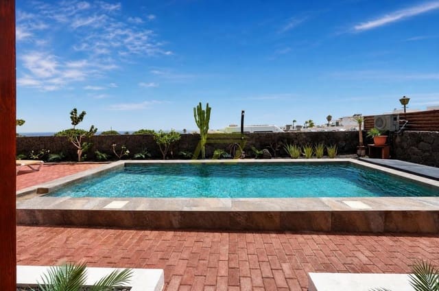 4 soverom Villa til salgs i Puerto Calero, Yaiza med svømmebasseng garasje - € 1 200 000 (Ref: 10166015)