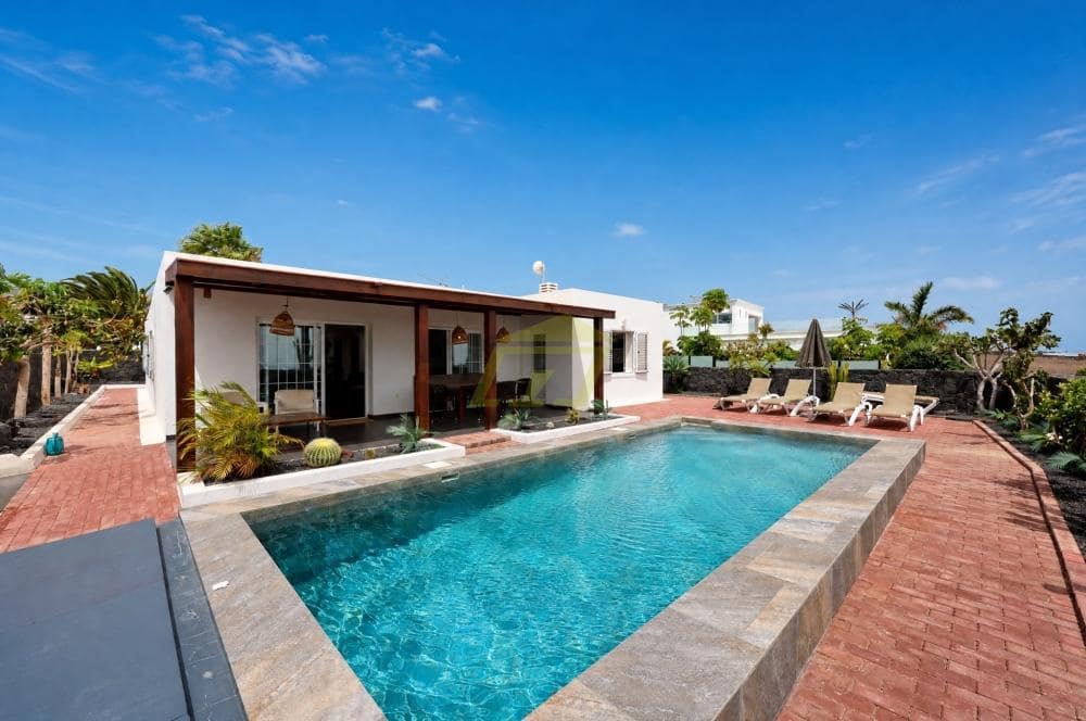4 soverom Villa til salgs i Puerto Calero med svømmebasseng garasje - € 1 200 000 (Ref: 10166015)