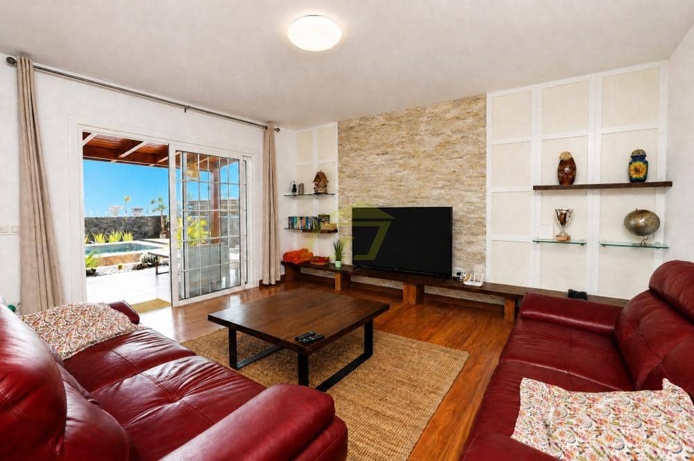 4 soverom Villa til salgs i Puerto Calero med svømmebasseng garasje - € 1 200 000 (Ref: 10166015)