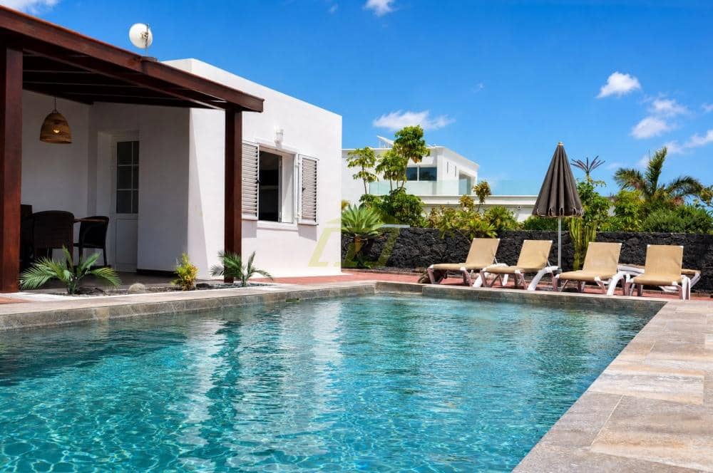 4 soverom Villa til salgs i Puerto Calero med svømmebasseng garasje - € 1 200 000 (Ref: 10166015)
