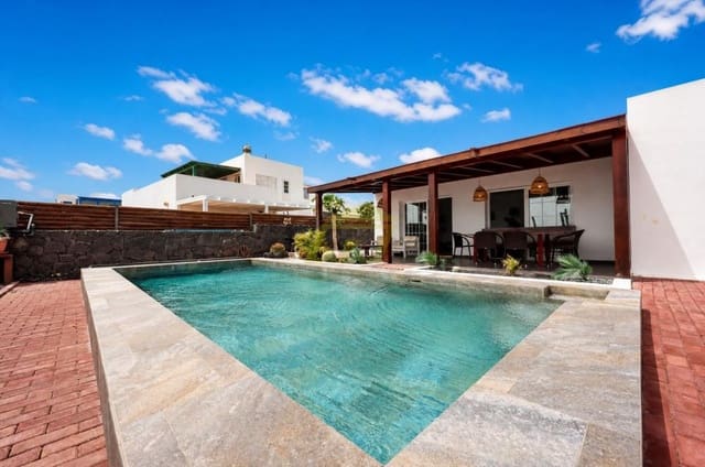 4 soverom Villa til salgs i Puerto Calero, Yaiza med svømmebasseng garasje - € 1 200 000 (Ref: 10166015)