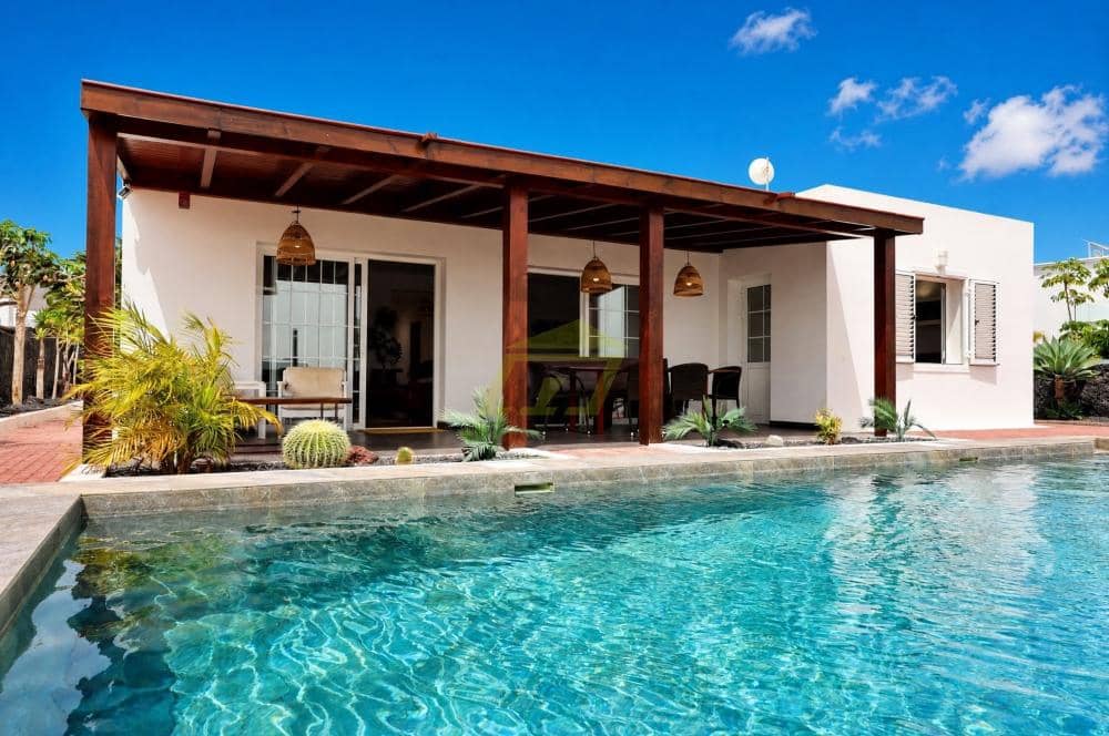 4 soverom Villa til salgs i Puerto Calero med svømmebasseng garasje - € 1 200 000 (Ref: 10166015)