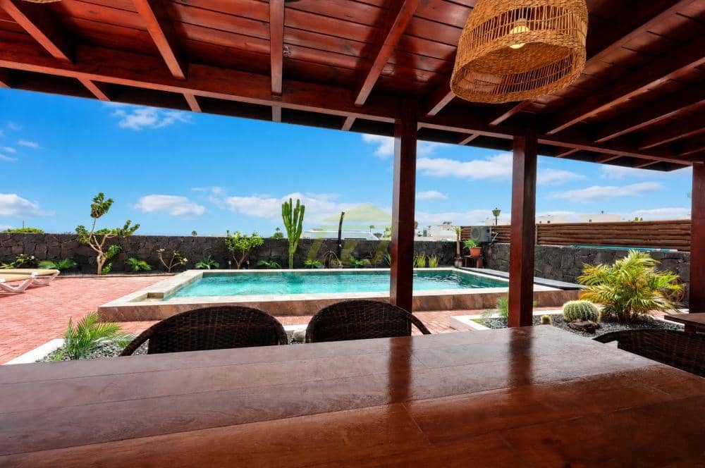 4 soverom Villa til salgs i Puerto Calero med svømmebasseng garasje - € 1 200 000 (Ref: 10166015)