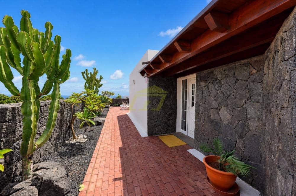 4 soverom Villa til salgs i Puerto Calero med svømmebasseng garasje - € 1 200 000 (Ref: 10166015)