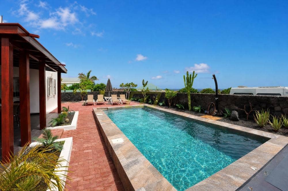 4 soverom Villa til salgs i Puerto Calero med svømmebasseng garasje - € 1 200 000 (Ref: 10166015)