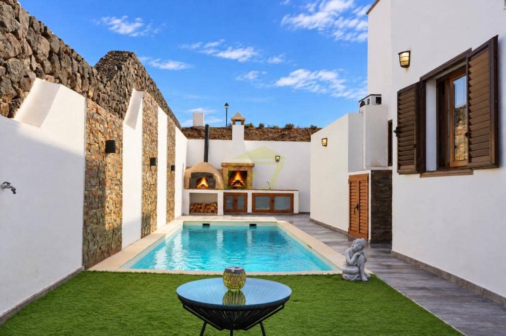 4 bedroom Villa for sale in Tahiche with pool - € 495,000 (Ref: 10168110)