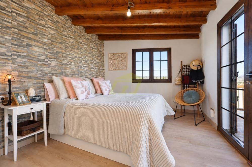 4 bedroom Villa for sale in Tahiche with pool - € 495,000 (Ref: 10168110)