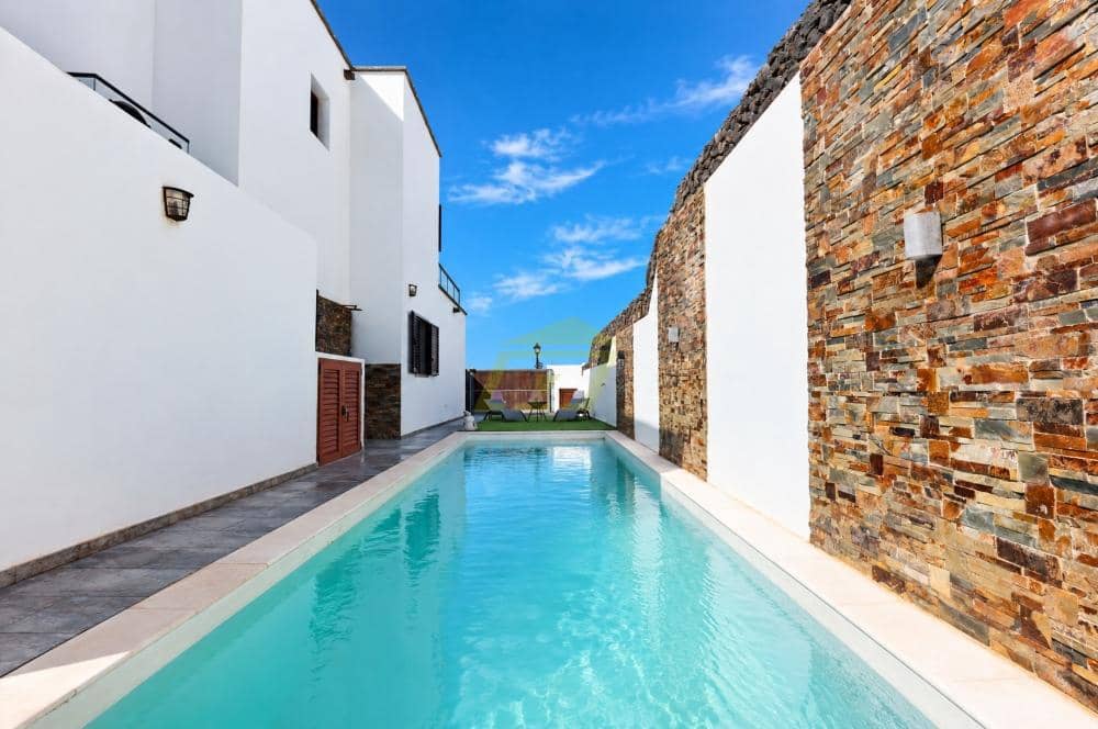 4 bedroom Villa for sale in Tahiche with pool - € 495,000 (Ref: 10168110)