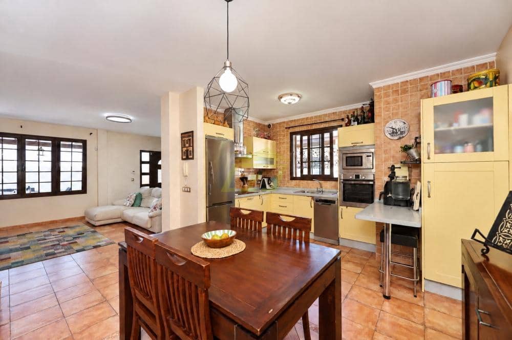 4 bedroom Villa for sale in Tahiche with pool - € 495,000 (Ref: 10168110)