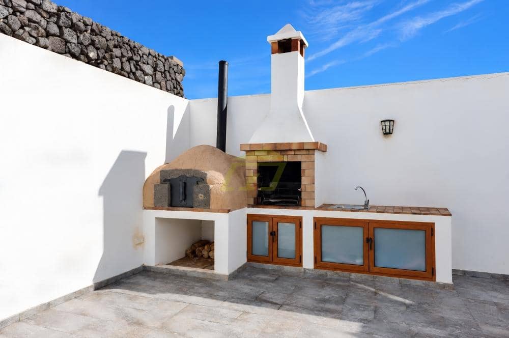 4 bedroom Villa for sale in Tahiche with pool - € 495,000 (Ref: 10168110)