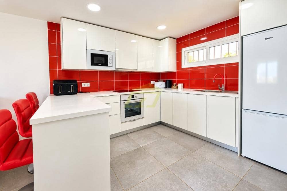 2 soverom Leilighet til salgs i Puerto del Carmen med svømmebasseng - € 349 000 (Ref: 10170490)