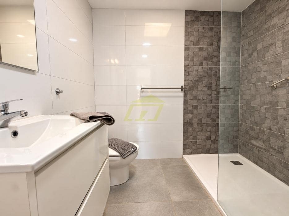 2 soverom Leilighet til salgs i Puerto del Carmen med svømmebasseng - € 349 000 (Ref: 10170490)