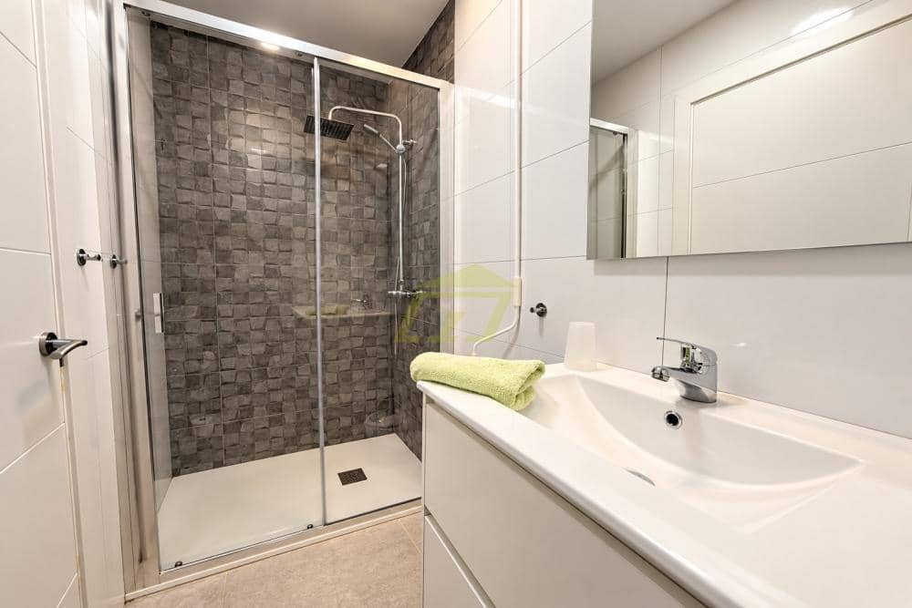 2 soverom Leilighet til salgs i Puerto del Carmen med svømmebasseng - € 349 000 (Ref: 10170490)
