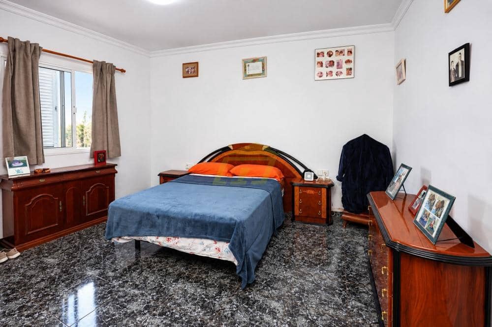 5 soverom Villa til salgs i Costa Teguise med garasje - € 595 000 (Ref: 10173125)