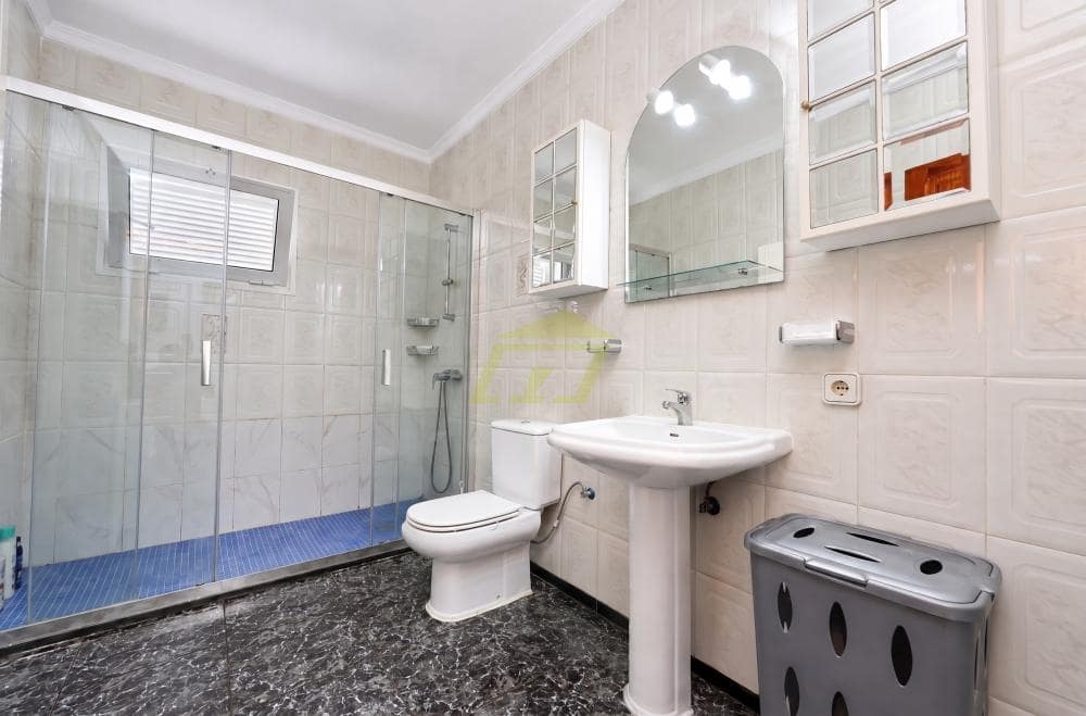 5 soverom Villa til salgs i Costa Teguise med garasje - € 595 000 (Ref: 10173125)