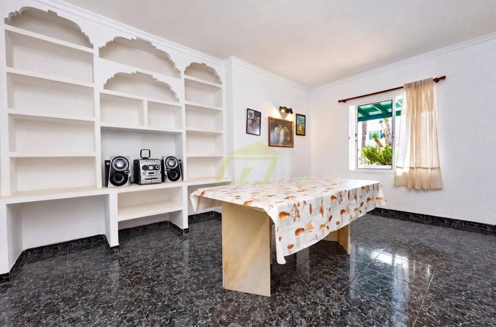 5 soverom Villa til salgs i Costa Teguise med garasje - € 595 000 (Ref: 10173125)