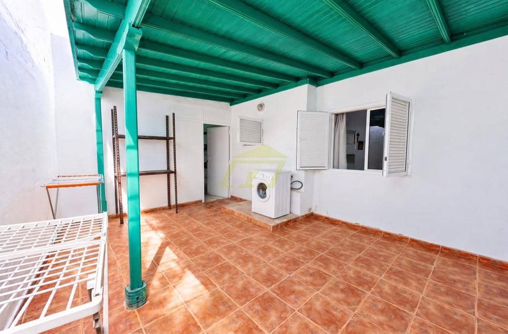 5 soverom Villa til salgs i Costa Teguise med garasje - € 595 000 (Ref: 10173125)