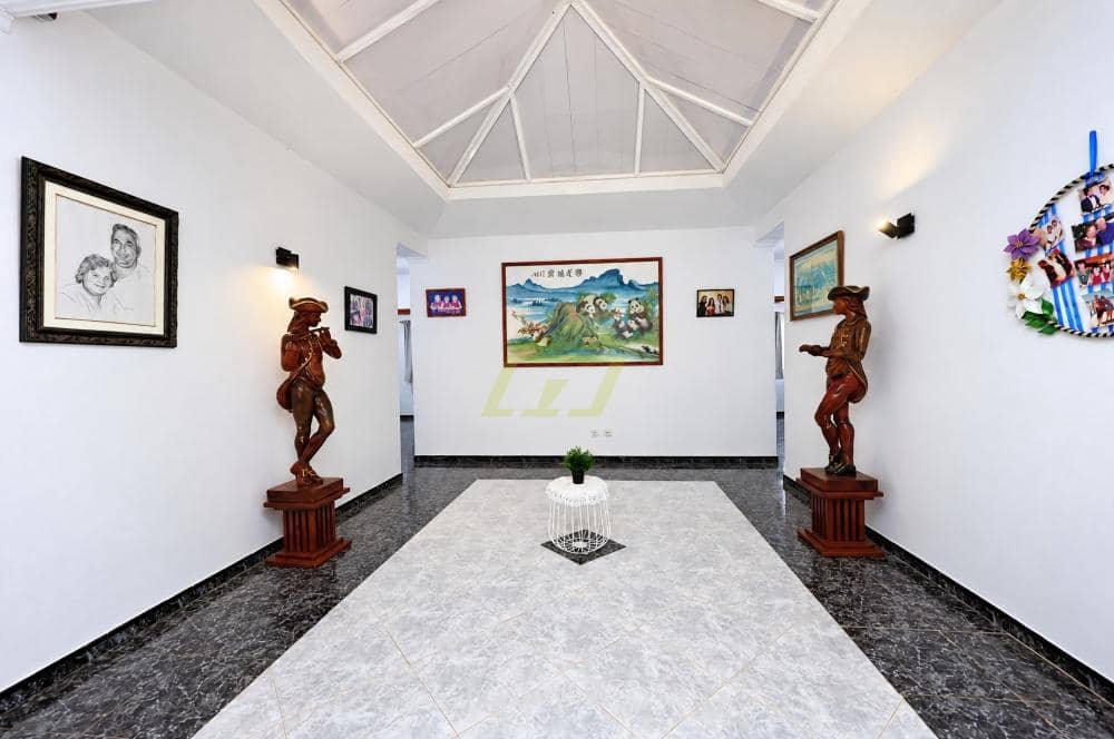 5 soverom Villa til salgs i Costa Teguise med garasje - € 595 000 (Ref: 10173125)