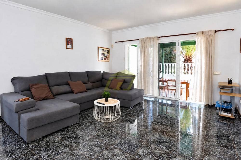 5 soverom Villa til salgs i Costa Teguise med garasje - € 595 000 (Ref: 10173125)