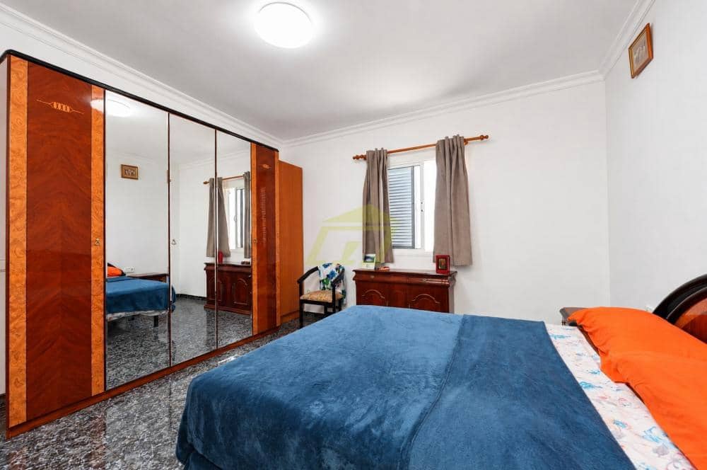 5 soverom Villa til salgs i Costa Teguise med garasje - € 595 000 (Ref: 10173125)