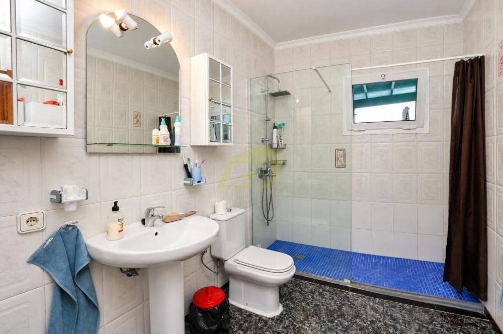 5 soverom Villa til salgs i Costa Teguise med garasje - € 595 000 (Ref: 10173125)