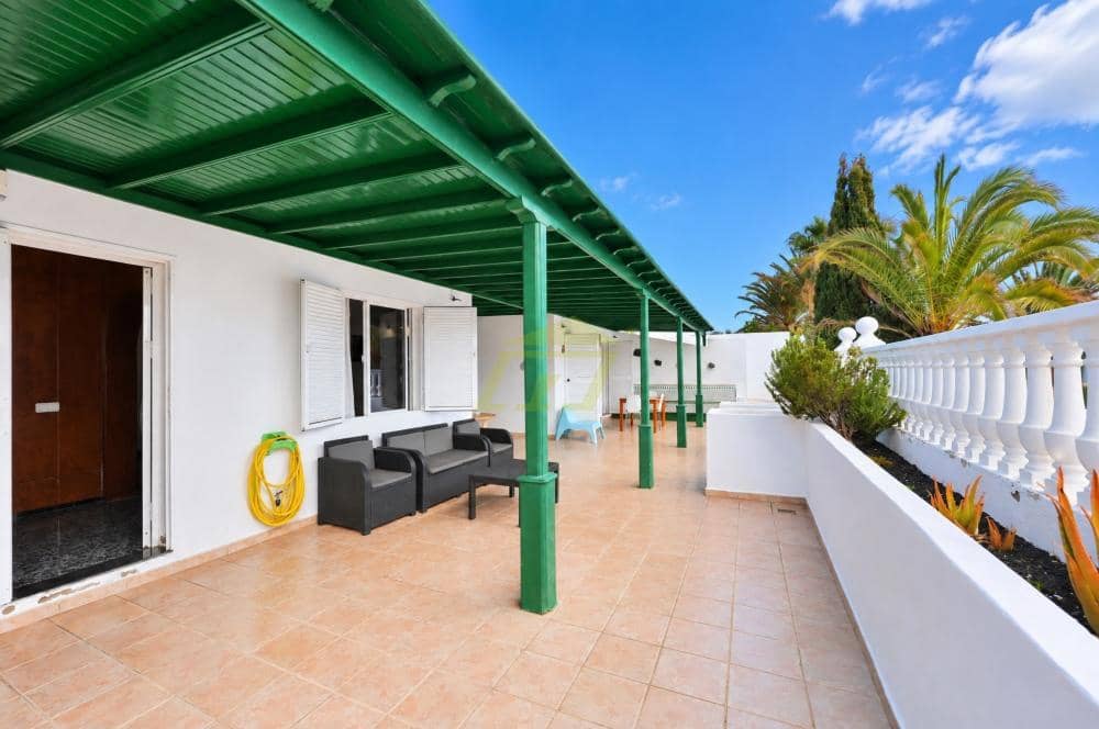 5 soverom Villa til salgs i Costa Teguise med garasje - € 595 000 (Ref: 10173125)